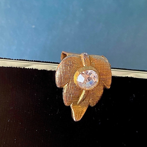 Stunning vintage black evening bag with a jewelry like closure detail an… - Picture 3 of 7